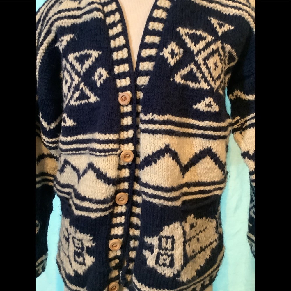 Handmade sweater 100% Wool w/pockets, fish pattern